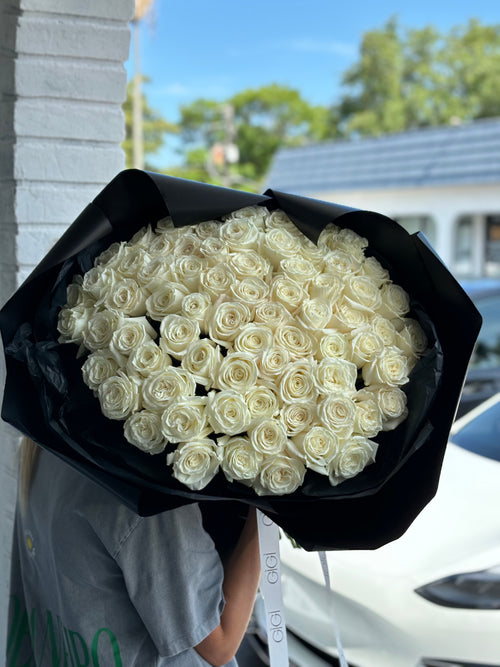 large bouquet of creme roses
