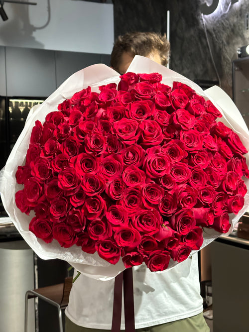 Large bouquet of red roses
