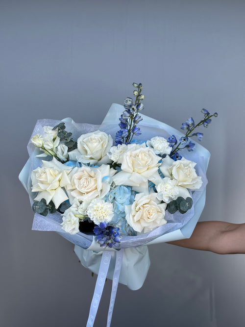 Bouquet of white flowers with a gray background