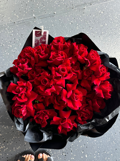 Large bouquet of red roses