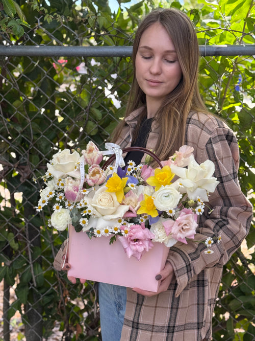 Crème and Baby pink roses in a Basket