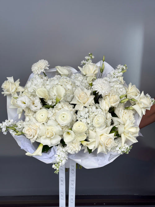 Bouquet of white flowers with a plain background