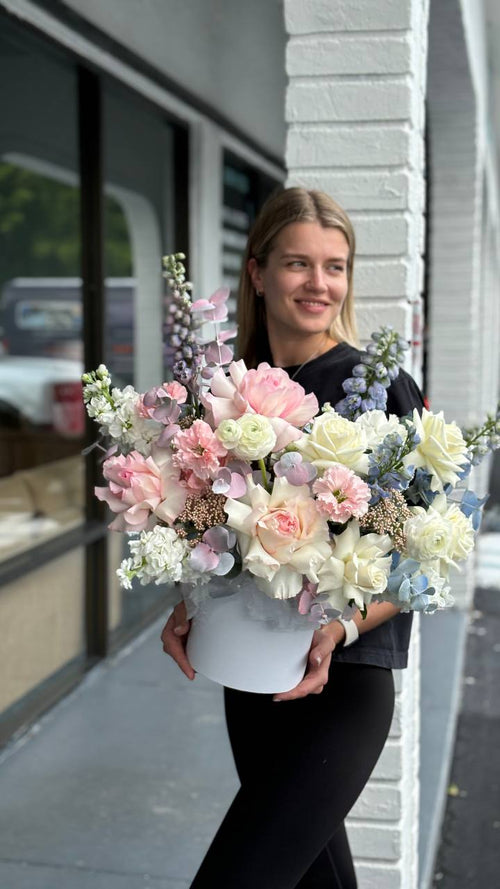 Creme and pink bunch of flowers in a basket