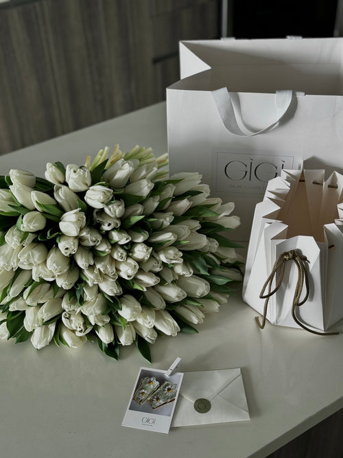 Large bunch of White tulips