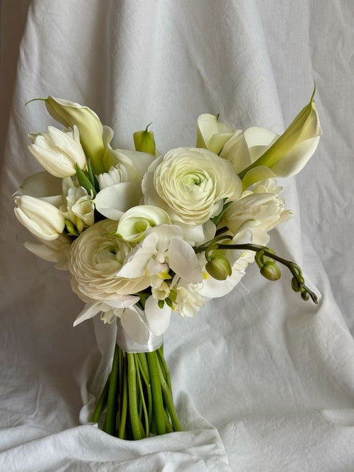 Bunch of greenish creme flowers