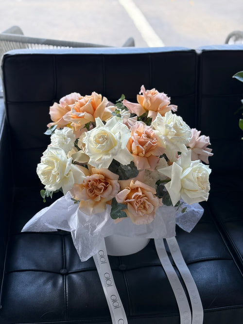 Peach and crème roses bouquet