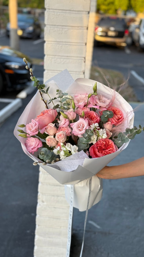 pink and peach roses bouquet