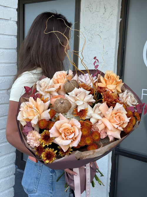     Luxury autumn bouquet with peach roses, blush flowers and warm cinnamon chrysanthemums