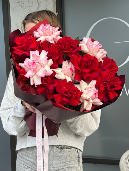 Bouquet Scarlet Bloom