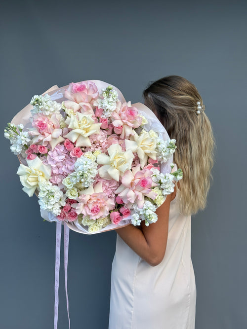 GiGi Bestseller luxury premium rose bouquet with blush hydrangeas and spray roses
