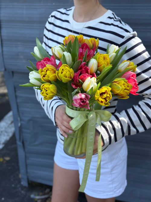 Tulip Mix in a vase – Florist’s Choice 25 stems