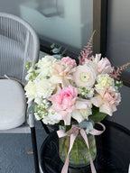 Bouquet in a vase Aurora